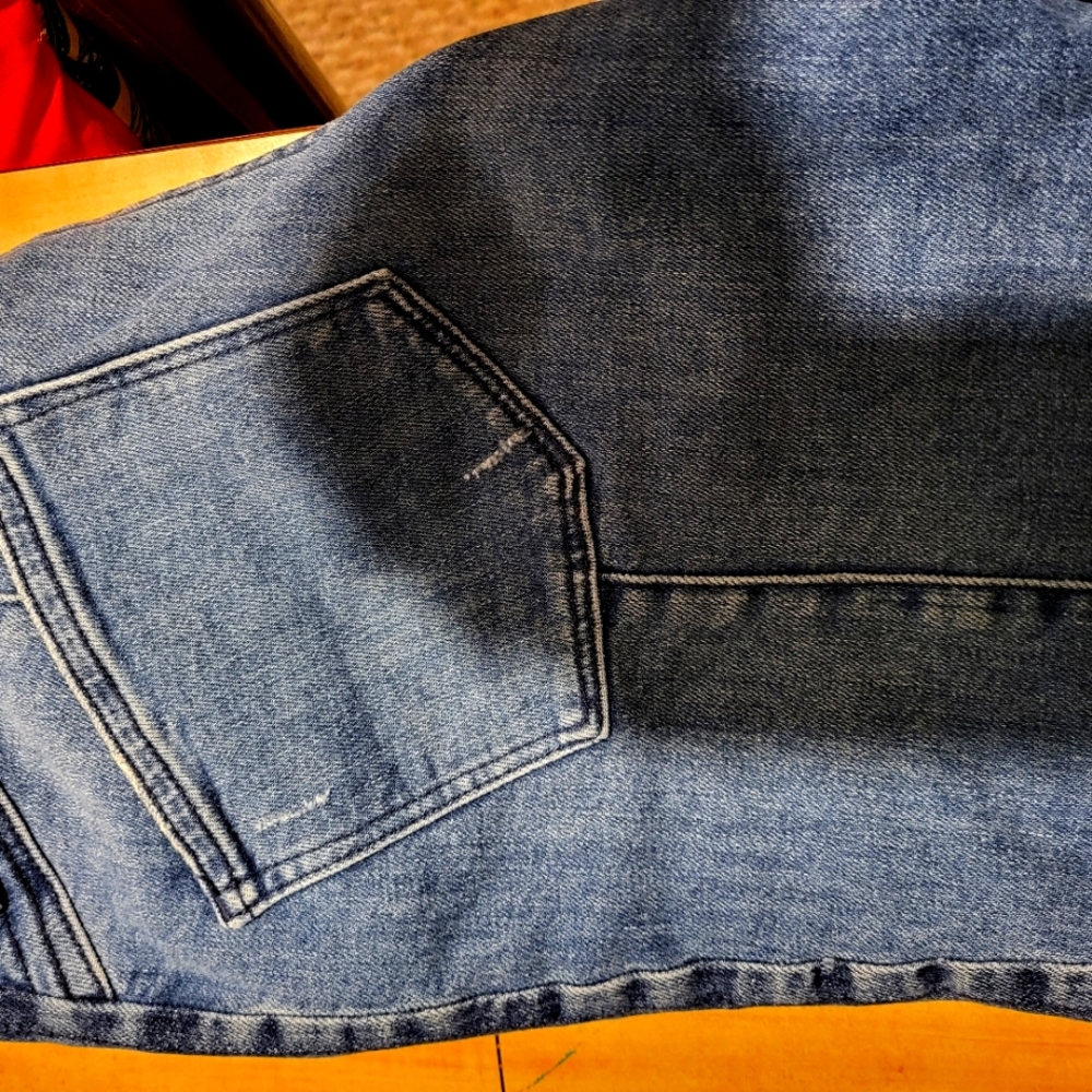 GIGI HADDAD Jean's from Venice, rare!😱🩵💗👁 Cyber Mon!